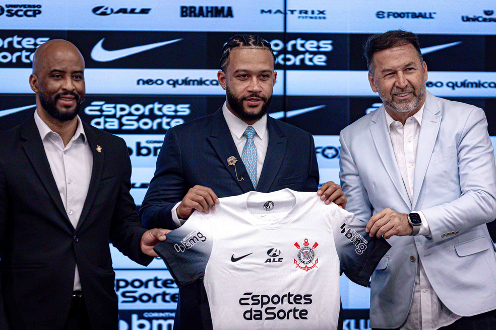 Memphis Depay é apresentado no Corinthians — Foto: Leonardo Lima/AGIF