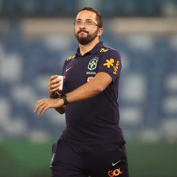 Corinthians contrata ex-gerente da seleção brasileira para equipe profissional.