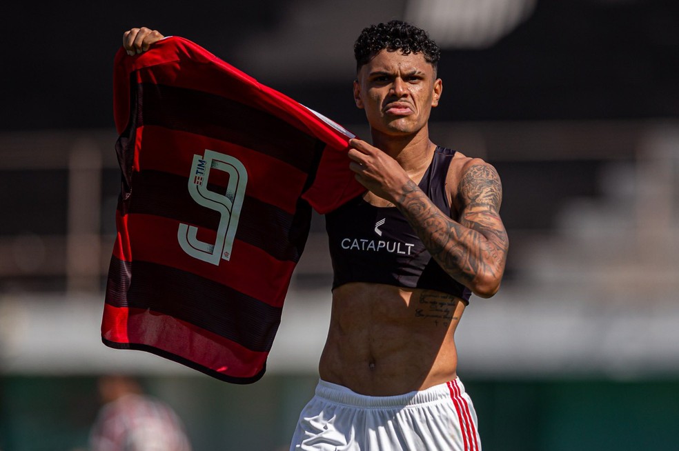 Mateusão, do Flamengo, comemora gol contra o Fluminense — Foto: Paula Reis / Flamengo