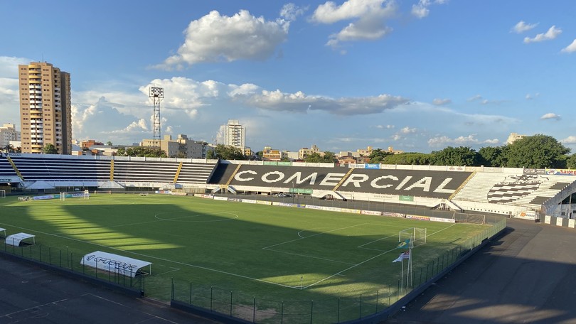 Campeonato Paulista: jogador acerta cabeçada 'à la Zidane' em