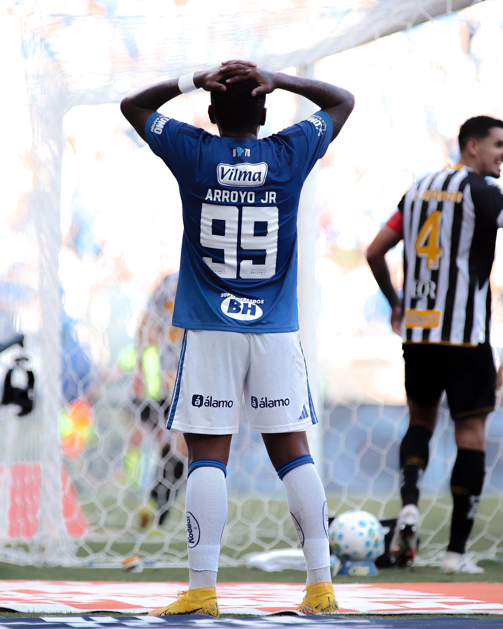Empate Sem Brilho: Cruzeiro Luta, Mas Falta Criatividade em Campo