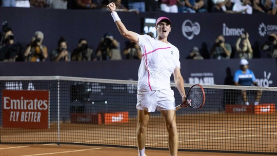 João Fonseca vence campeãotecnicas para roleta2020, vai às quartas do Rio Open e sobe no ranking da ATP