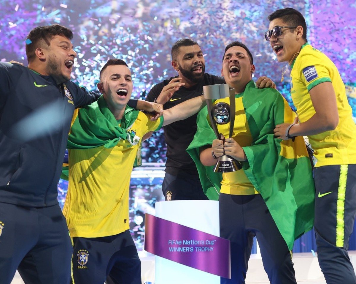 Copa do Mundo FIFA 2022: Brasileiros se preparam para transmissão dos jogos  do maior evento esportivo do mundo - Cidade FM