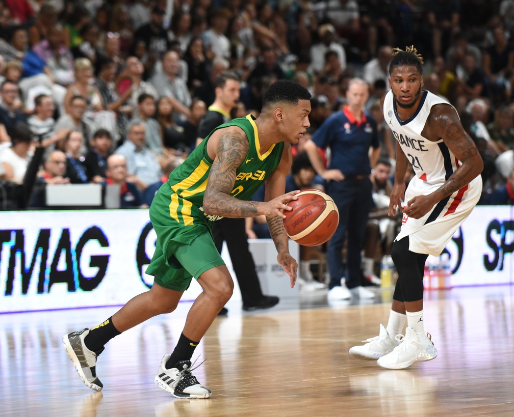 Com 1,78m, Yago cresce na seleção de basquete e ganha confiança