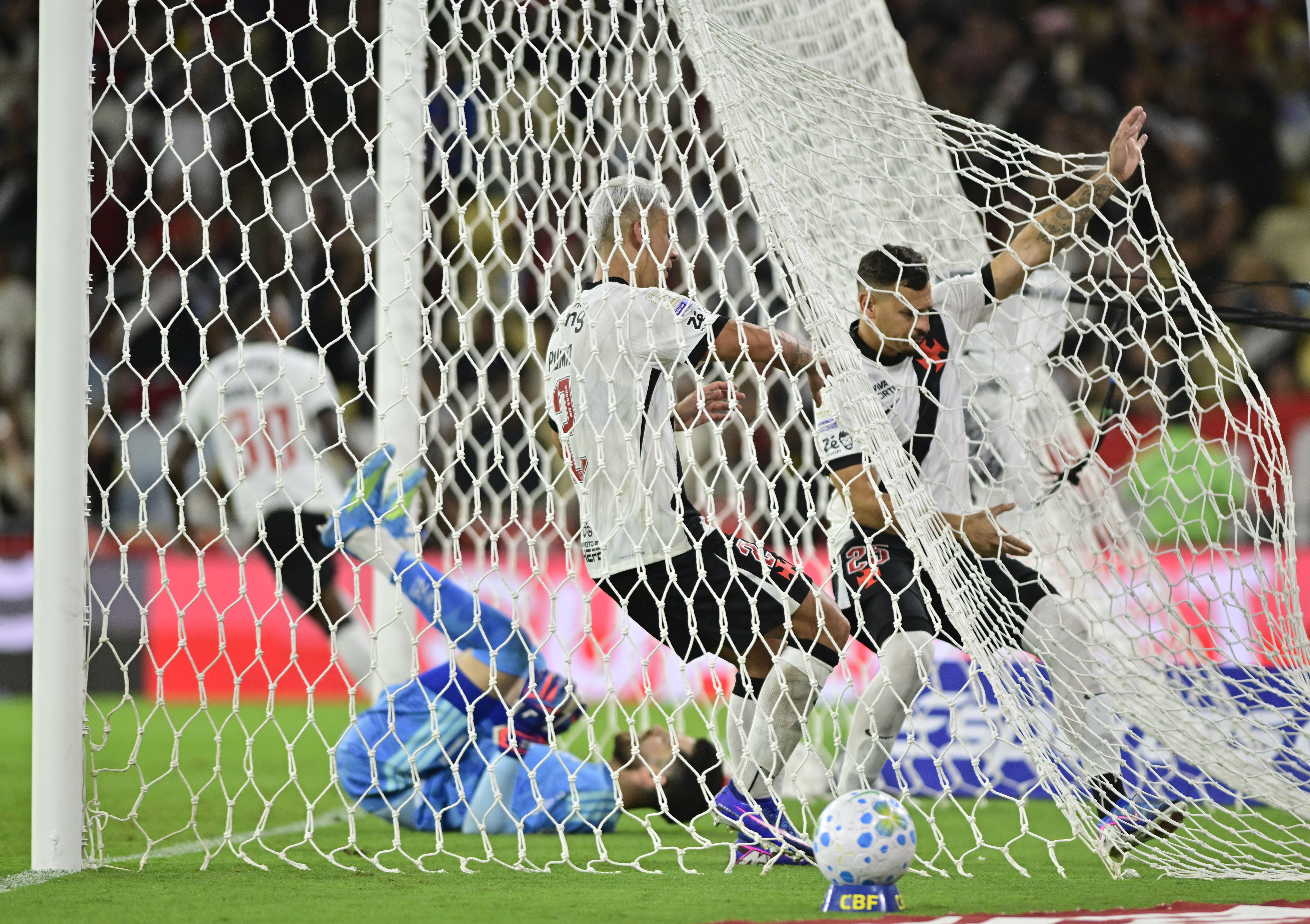 Fla de Jardim leva mais finalizações do que o de Filipe Luís? Checamos | Ge