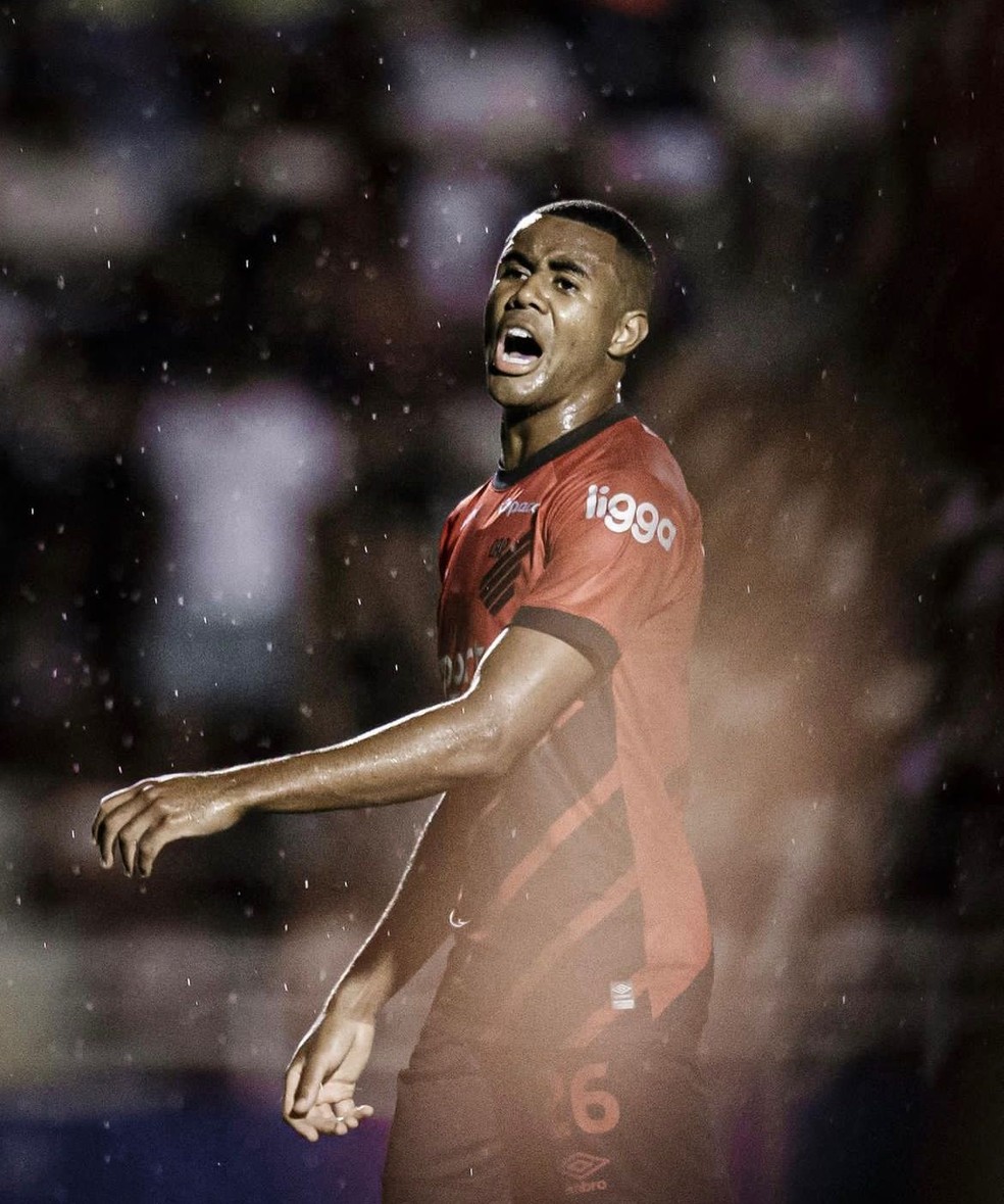 Erick foi titular do Athletico na estreia do Furacão no Paranaense — Foto: Matheus Meneses