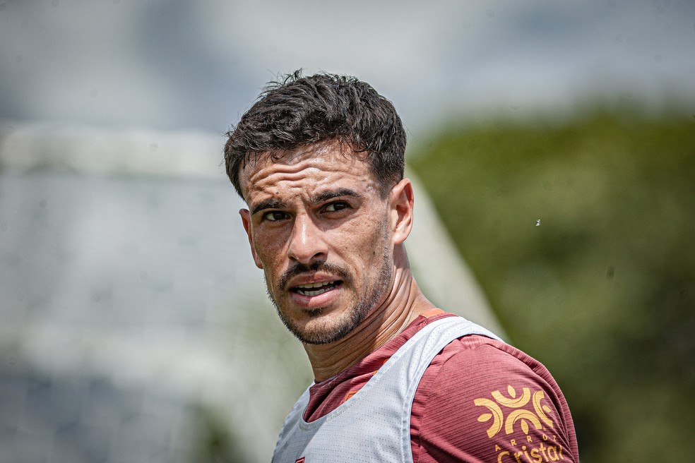 Labandeira, atacante do Vila Nova — Foto: Roberto Corrêa/VNFC