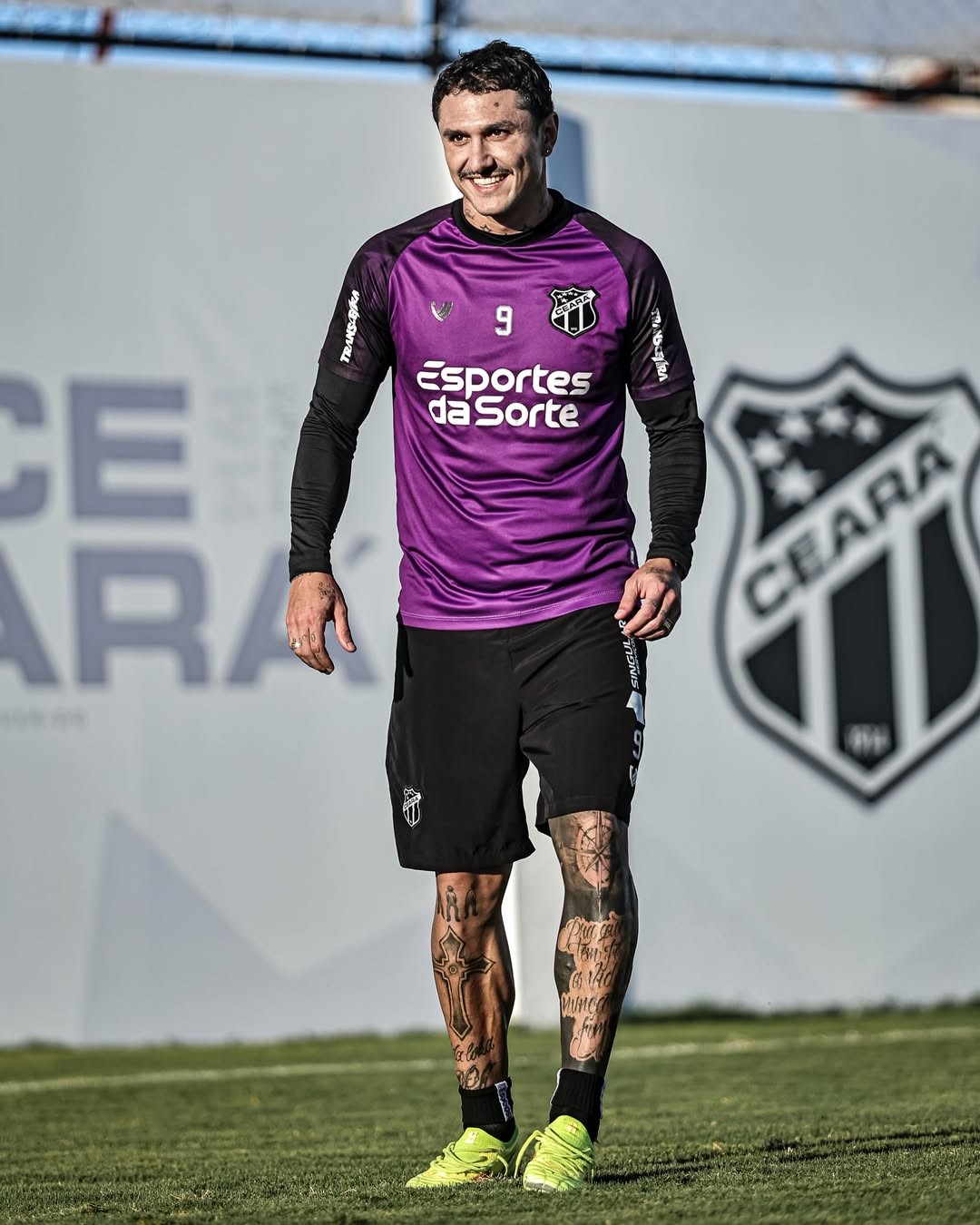 Vina e Juan Alano voltam aos treinos no Ceará e são opções contra o Athletic-MG