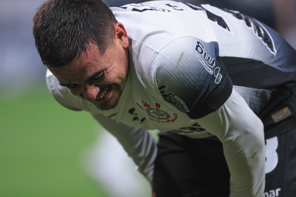 Fagner deve desfalcar Corinthians por pelo menos um mês — Foto: Ettore Chiereguini/AGIF