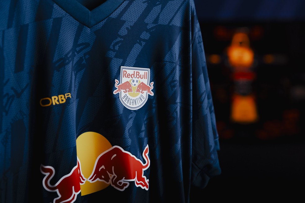 Com Max Verstappen de modelo, Bragantino lança uniforme em