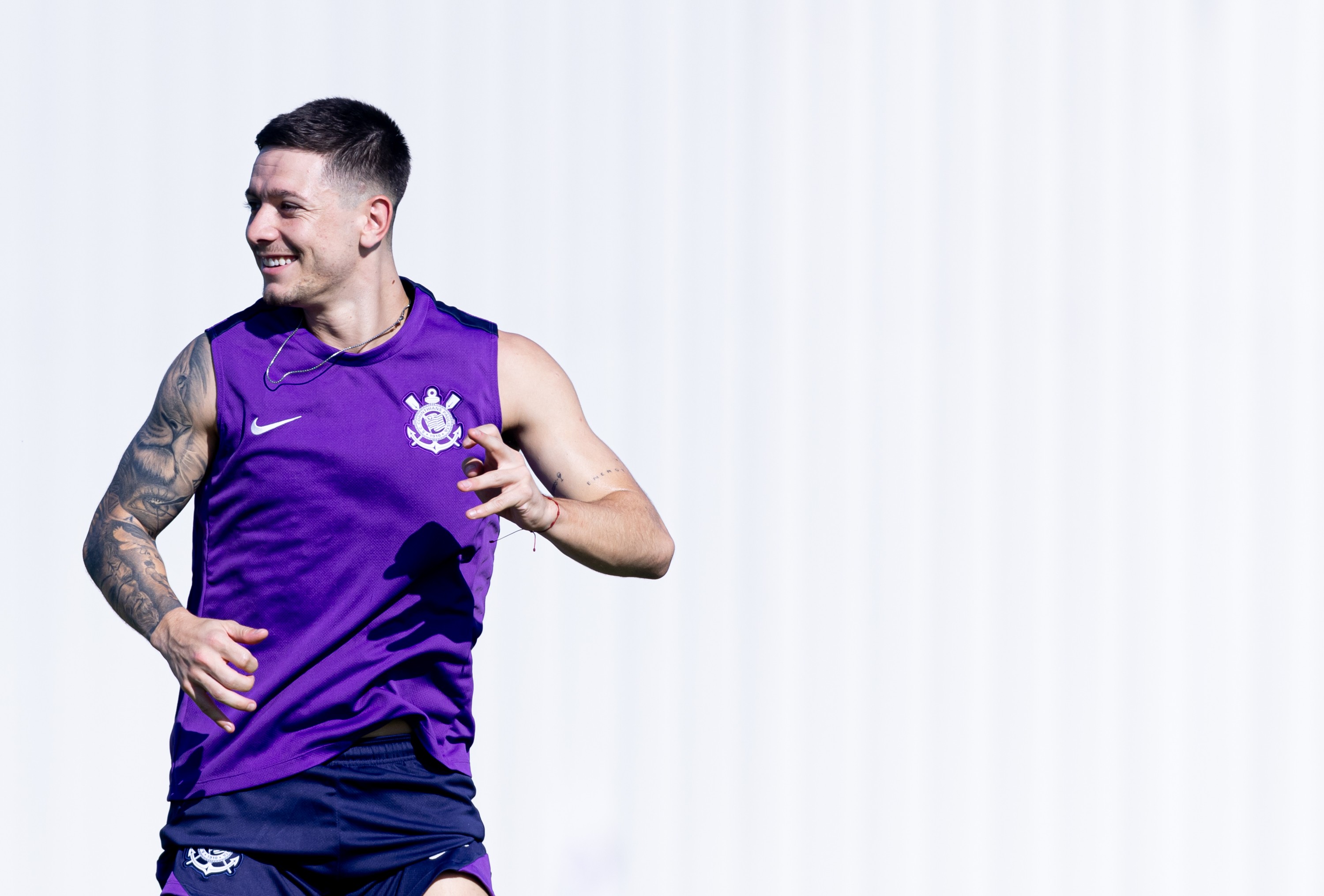Corinthians planeja recuperação física do elenco após sequência de jogos intensa.