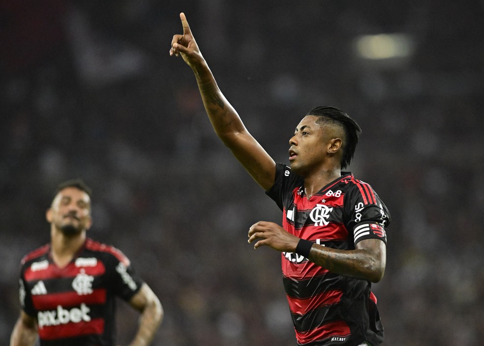 Bruno Henrique comemora gol do Flamengo contra o Vasco — Foto: André Durão