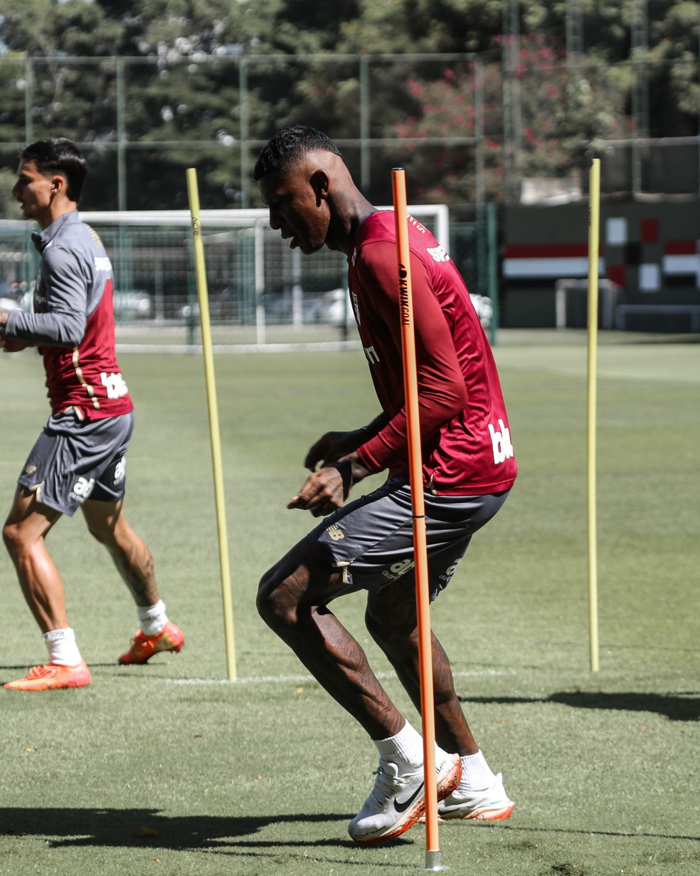 Arboleda durante treino do São Paulo — Foto: Foto: Erico Leonan/São Paulo