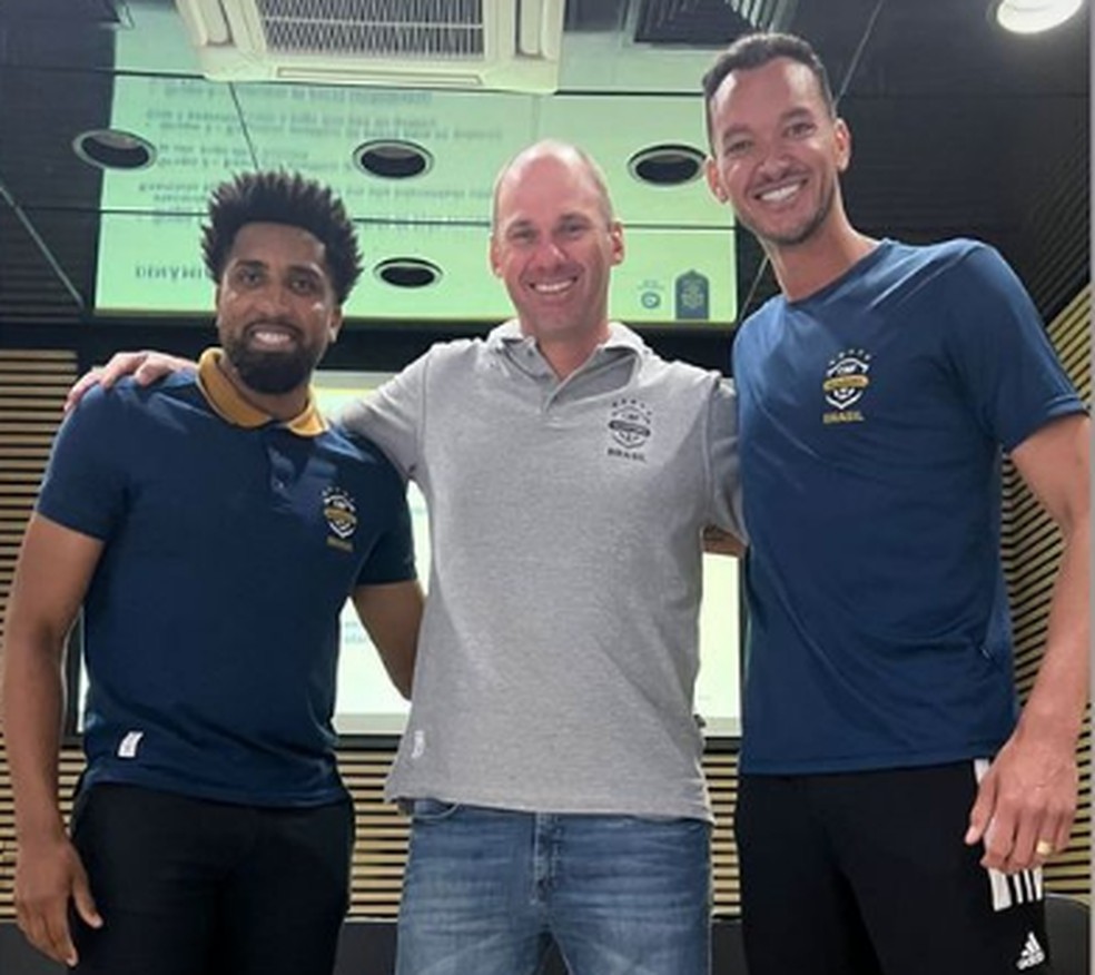 Cortez aparece ao lado de Rever durante curso na CBF Academy — Foto: Reprodução