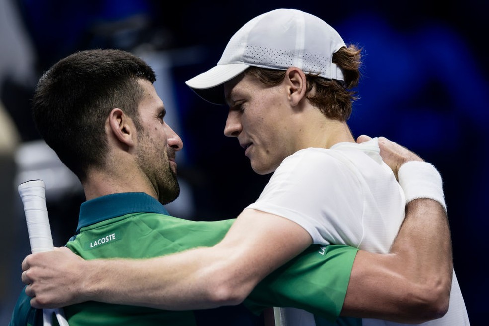 Djokovic bate Sinner, vai à final e mira 8° título em Wimbledon