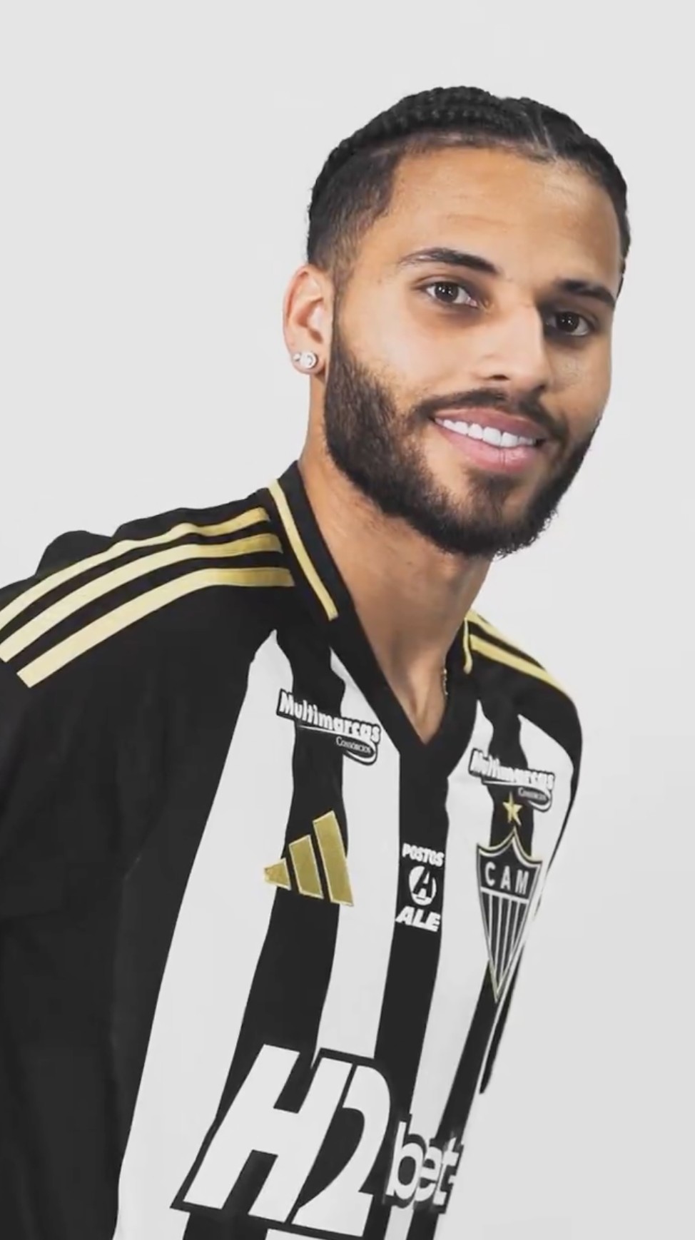 Atlético-MG anuncia contratação do volante Alexsander, ex-Fluminense