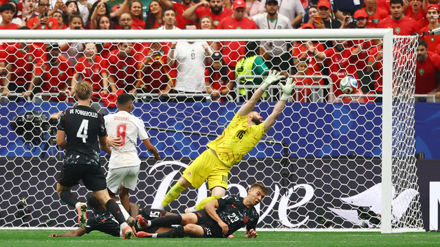 Goleiro do Canadá não consegue evitar gol do Marrocos