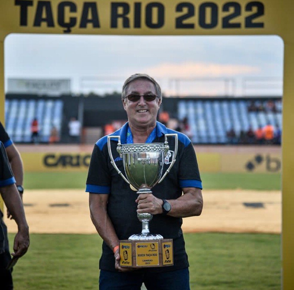 Hugo Machado, diretor de futebol do Resende, celebra o título da Taça rio 2022 — Foto: Reprodução