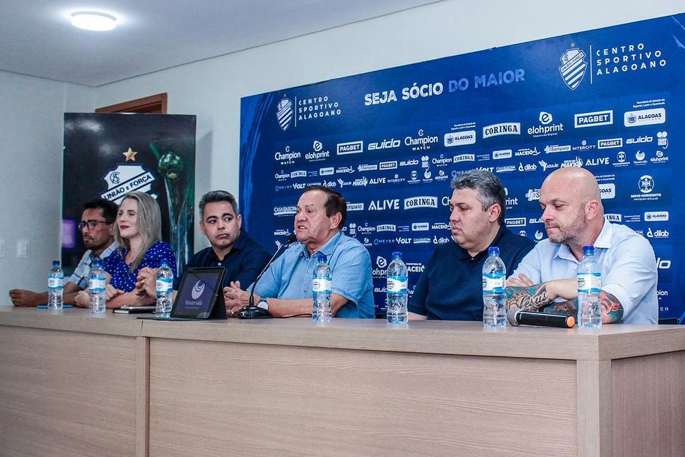 Montagem do elenco foi traçada após a chegada dos integrantes do departamento de futebol — Foto: Morgana Oliveira/Ascom CSA