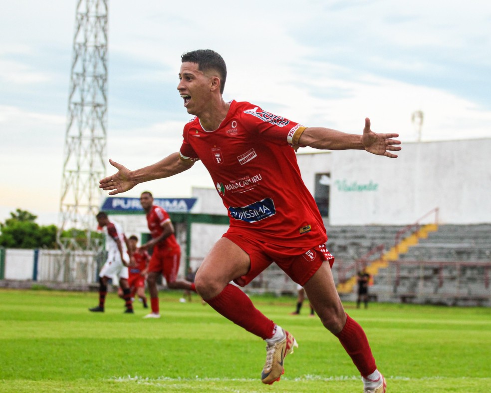 Allefe deu tr&ecirc;s assist&ecirc;ncias e marcou um gol na vit&oacute;ria contra o Trem-AP na S&eacute;rie D &mdash; Foto: Milly Barreto