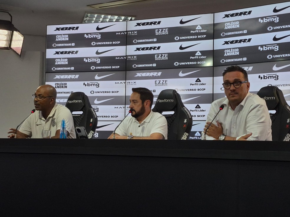 Orlando Ribeiro, Claudinei Alves e Alex Brasil concedem entrevista no Corinthians — Foto: José Edgar de Matos