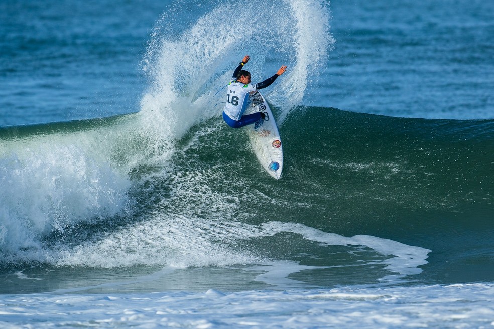 Deivid Silva na etapa de Peniche — Foto: Damien Poullenot/World Surf League