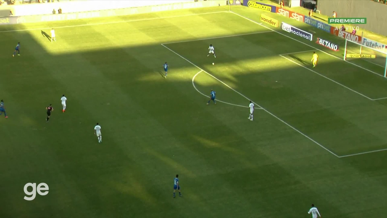 Lances de Bauermann contra Ava&iacute;, jogo em que o zagueiro recebeu dinheiro para levar cart&atilde;o