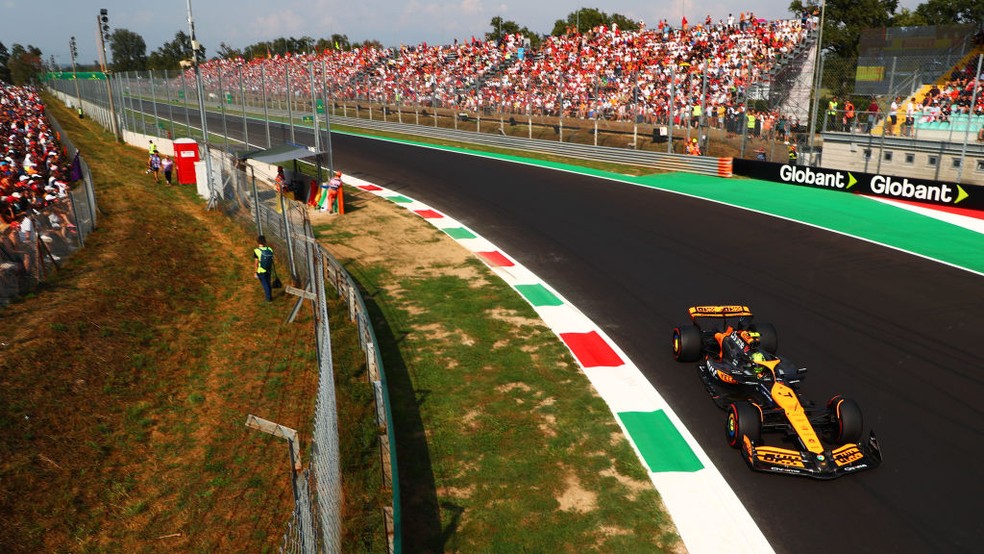 Lando Norris leva pole position do GP da Itália da F1 em 2024 — Foto: Peter Fox - Formula 1/Formula 1 via Getty Images