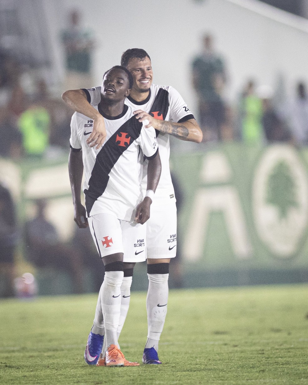Andrés Gomez e Hugo Moura comemoram gol do Vasco contra o Boavista — Foto: Matheus Lima/Vasco