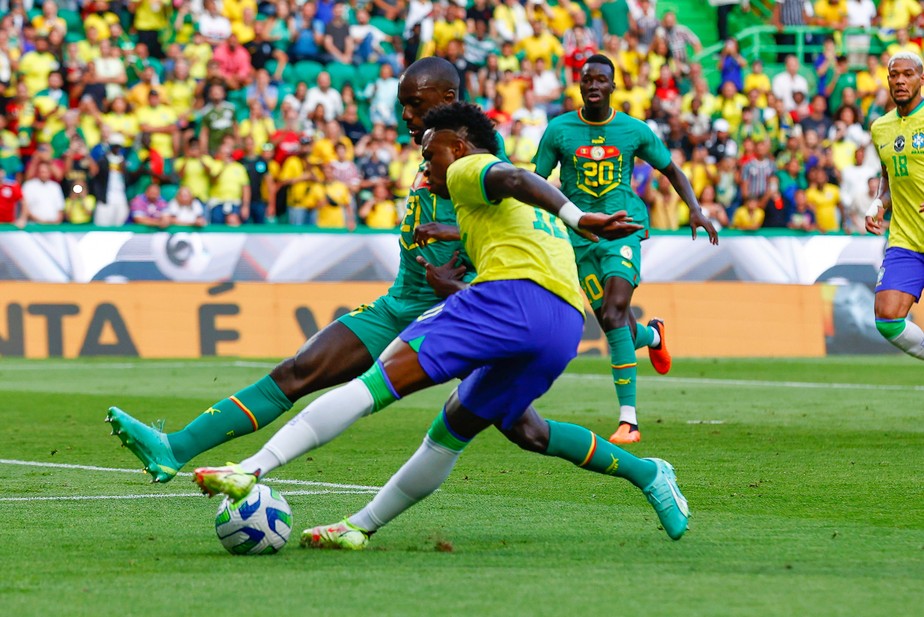 Atuação pífia diante de Senegal traz à tona os problemas da Seleção  Brasileira, Completando a jogada