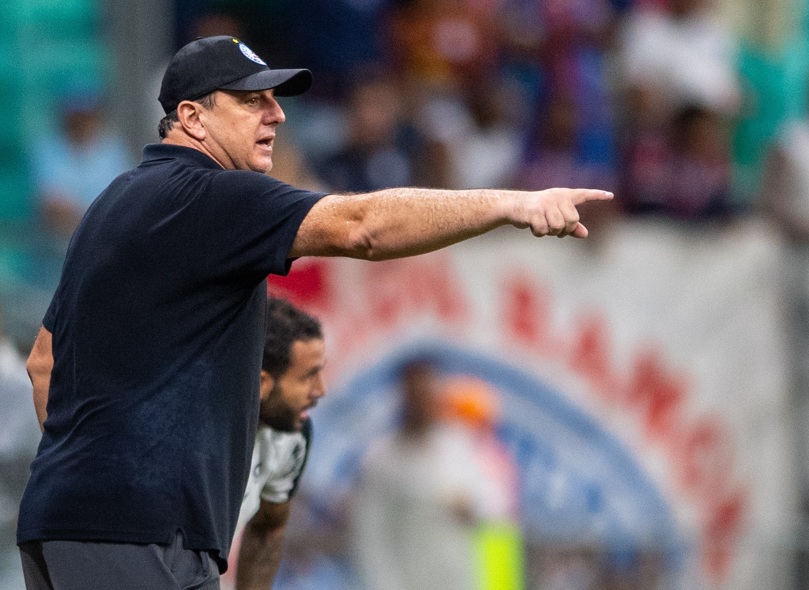 Ceni admite momento delicado do Bahia e cobra resposta contra o Santos | Ge