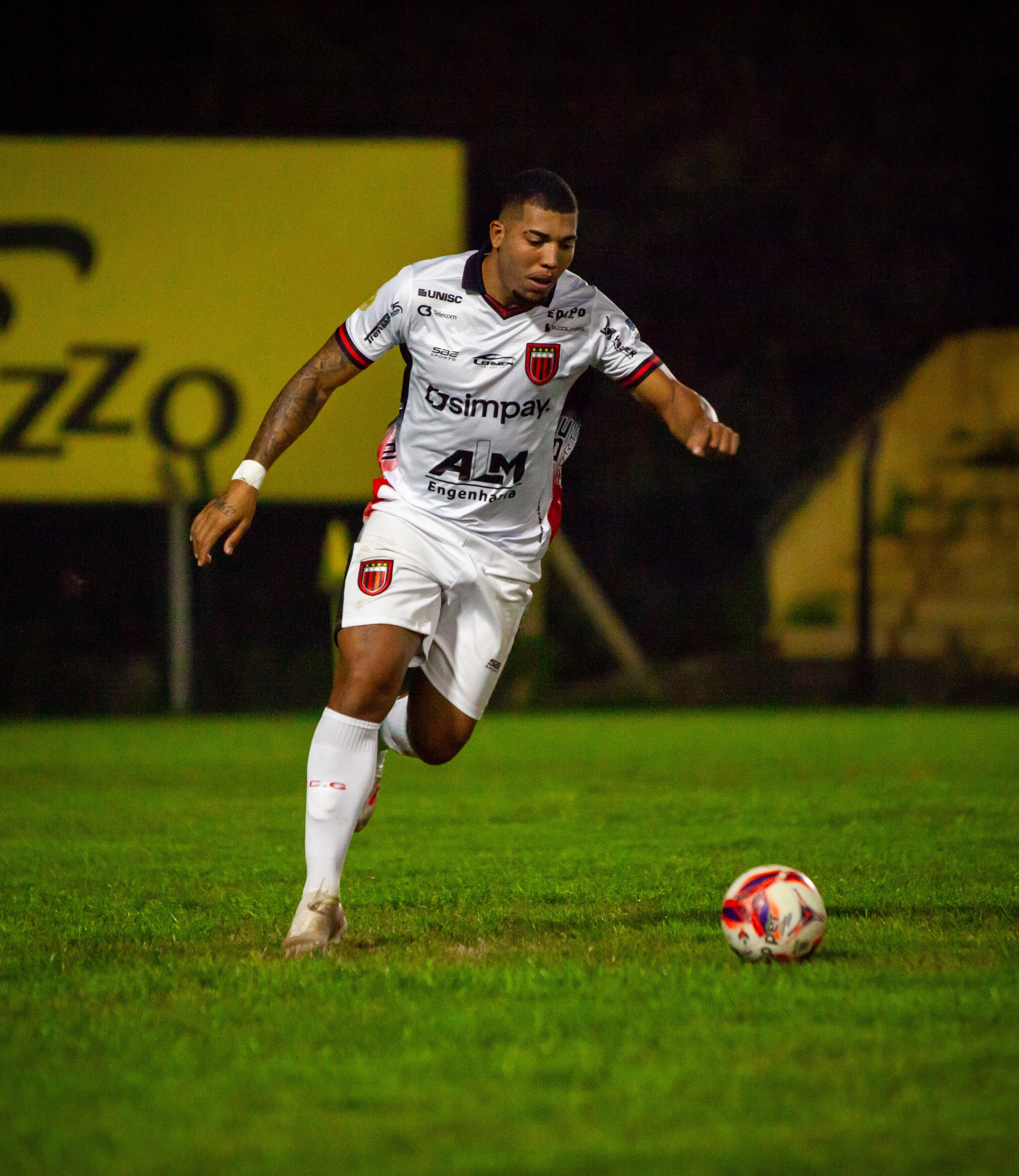 Campinense anuncia zagueiro Vinícius Silva, 20º reforço para a Copa Paraíba 2026