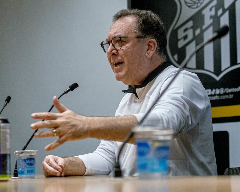 Santos tenta quitar direitos de imagem atrasados até vencimento de próxima folha salarial