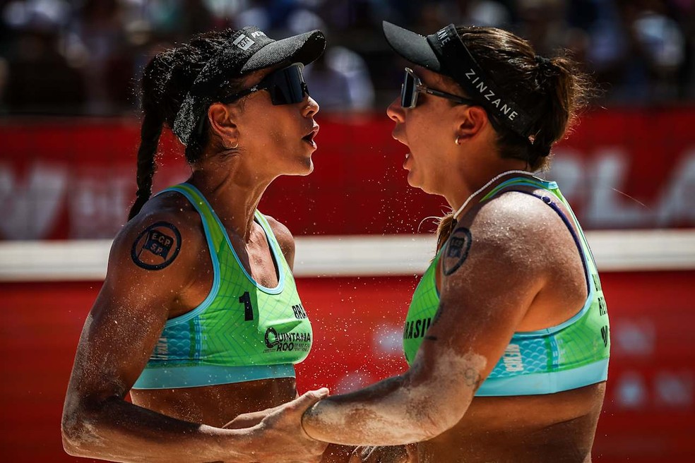 Carol Solberg e Rebecca são campeãs na primeira etapa de 2025. — Foto: FIVB