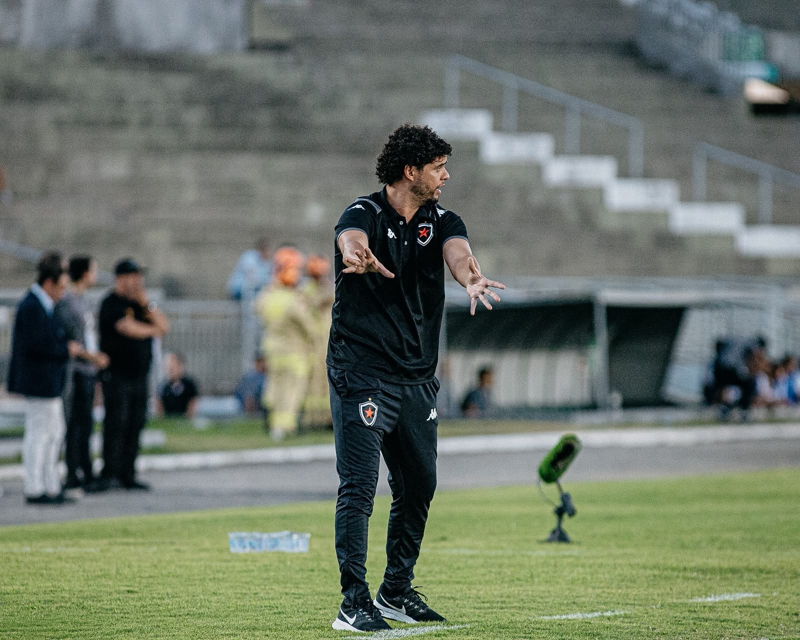 Victor Ferraz celebra 1ª vitória como treinador e revela desejo de seguir no Botafogo-PB em 2027