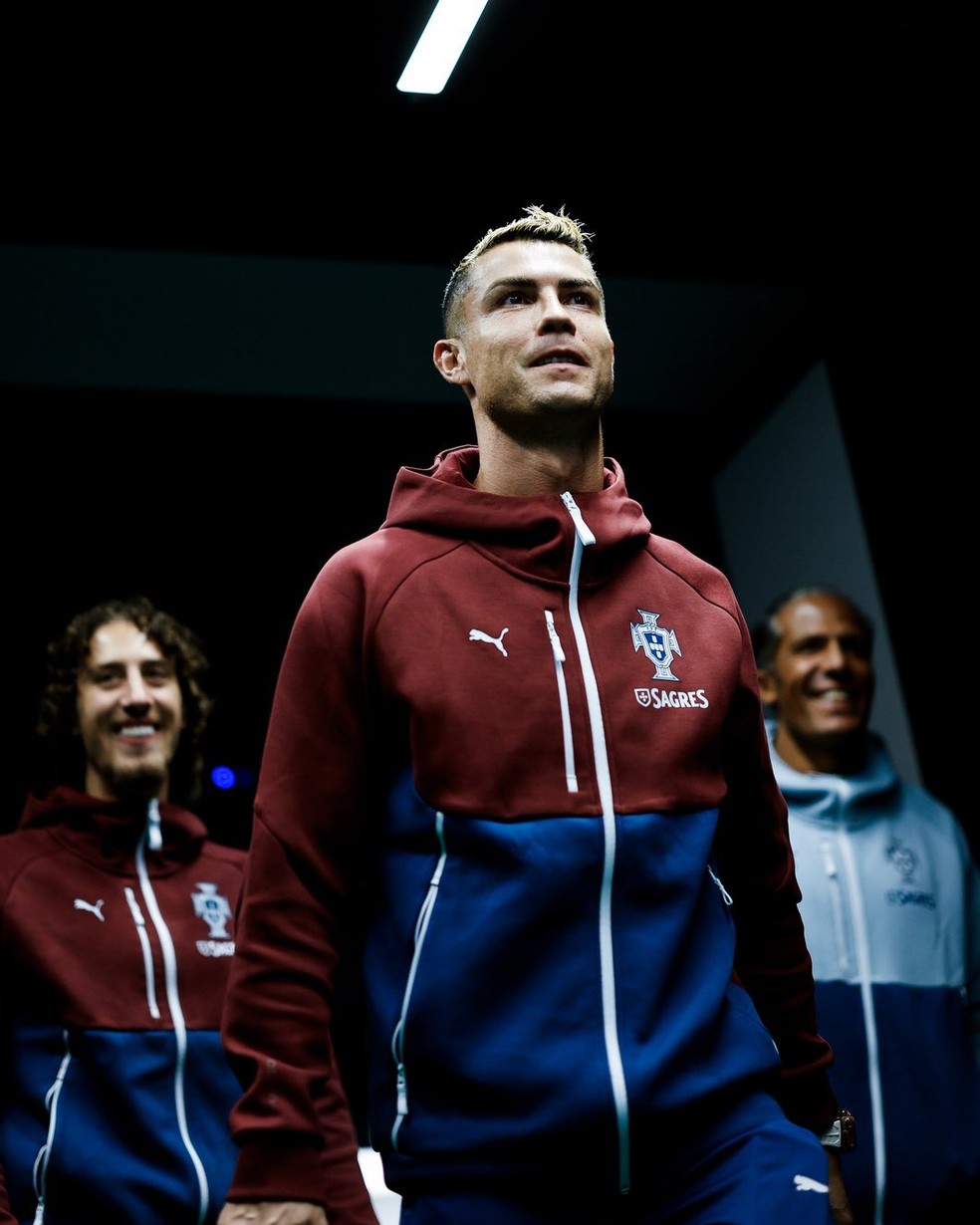 Cristiano Ronaldo postou imagem com agasalho da seleção portuguesa nesta terça-feira — Foto: Reprodução