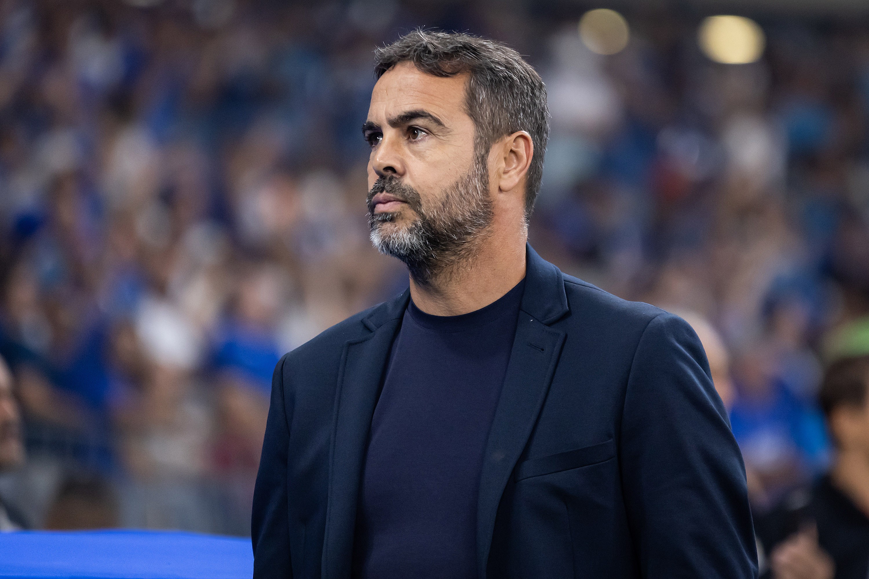 Artur Jorge celebra Cruzeiro no G-4, mas liga sinal de alerta para reta final do Brasileirão