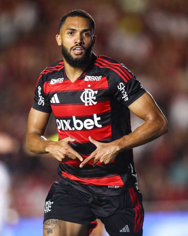 Juninho marca primeiro gol e explica comemoração em vídeo no Flamengo.