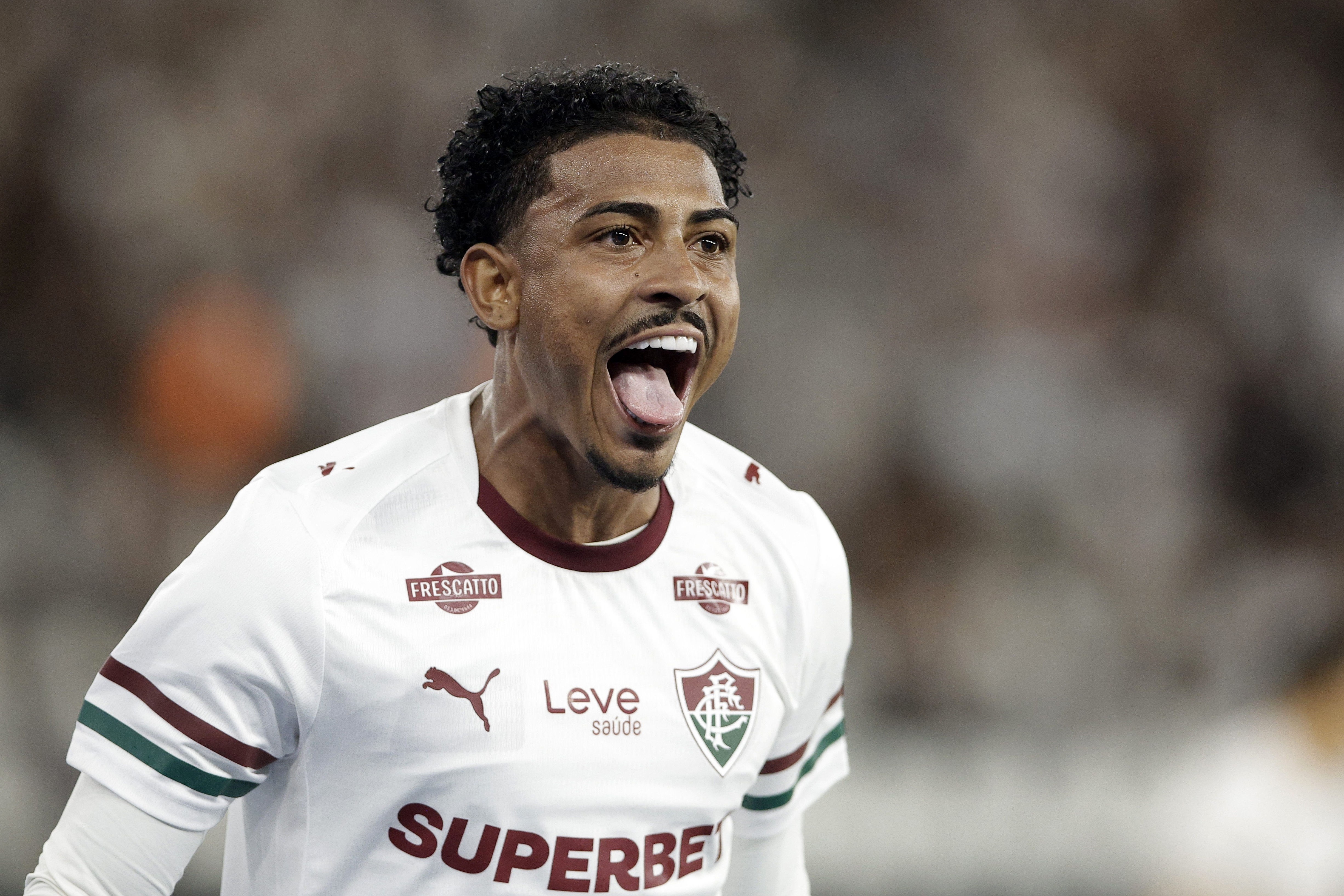 Fluminense vence Botafogo com destaque para John Kennedy e sólida defesa