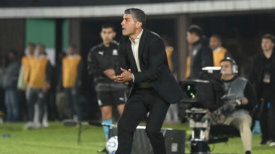 Vasco goleia Olimpia e avança na Sul-Americana