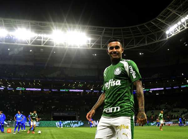 Regresso de Dudu ao Palmeiras: superando polêmica e quase ida ao Cruzeiro.