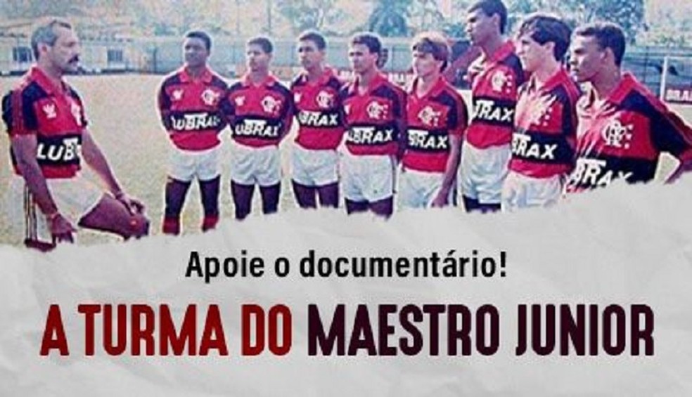 Foto histórica de Junior com garotada do Flamengo inspirou criação de documentário "A Turma do Maestro Junior" — Foto: Divulgação