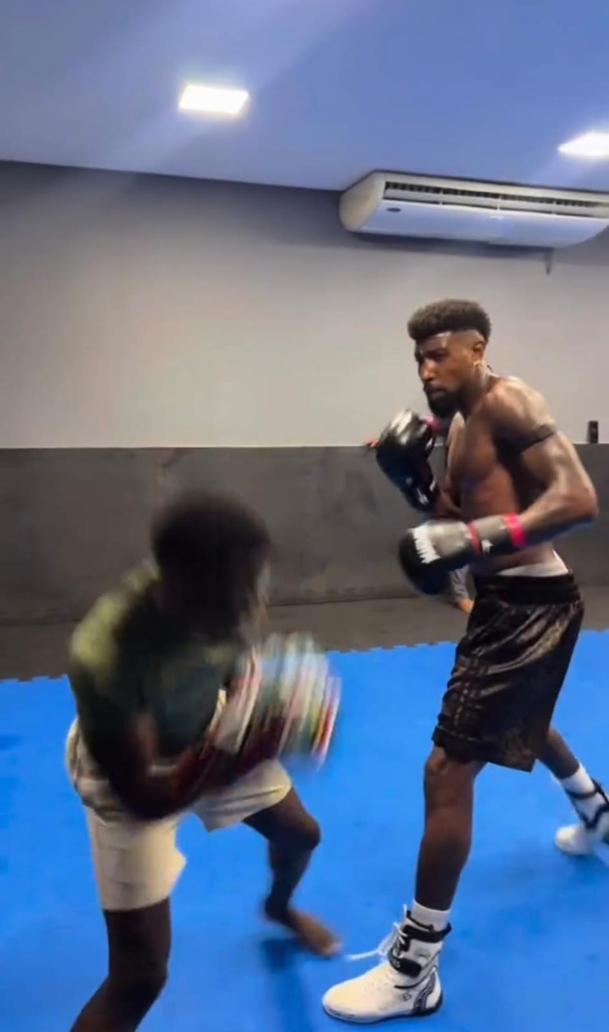 Emerson Royal se dedica ao boxe e ganha novo fôlego sob comando de Leonardo Jardim no Flamengo