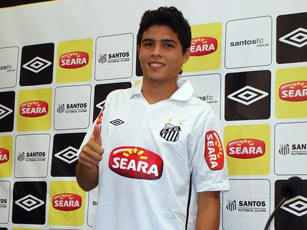 Zezinho ex-Santos apresentado no Santos