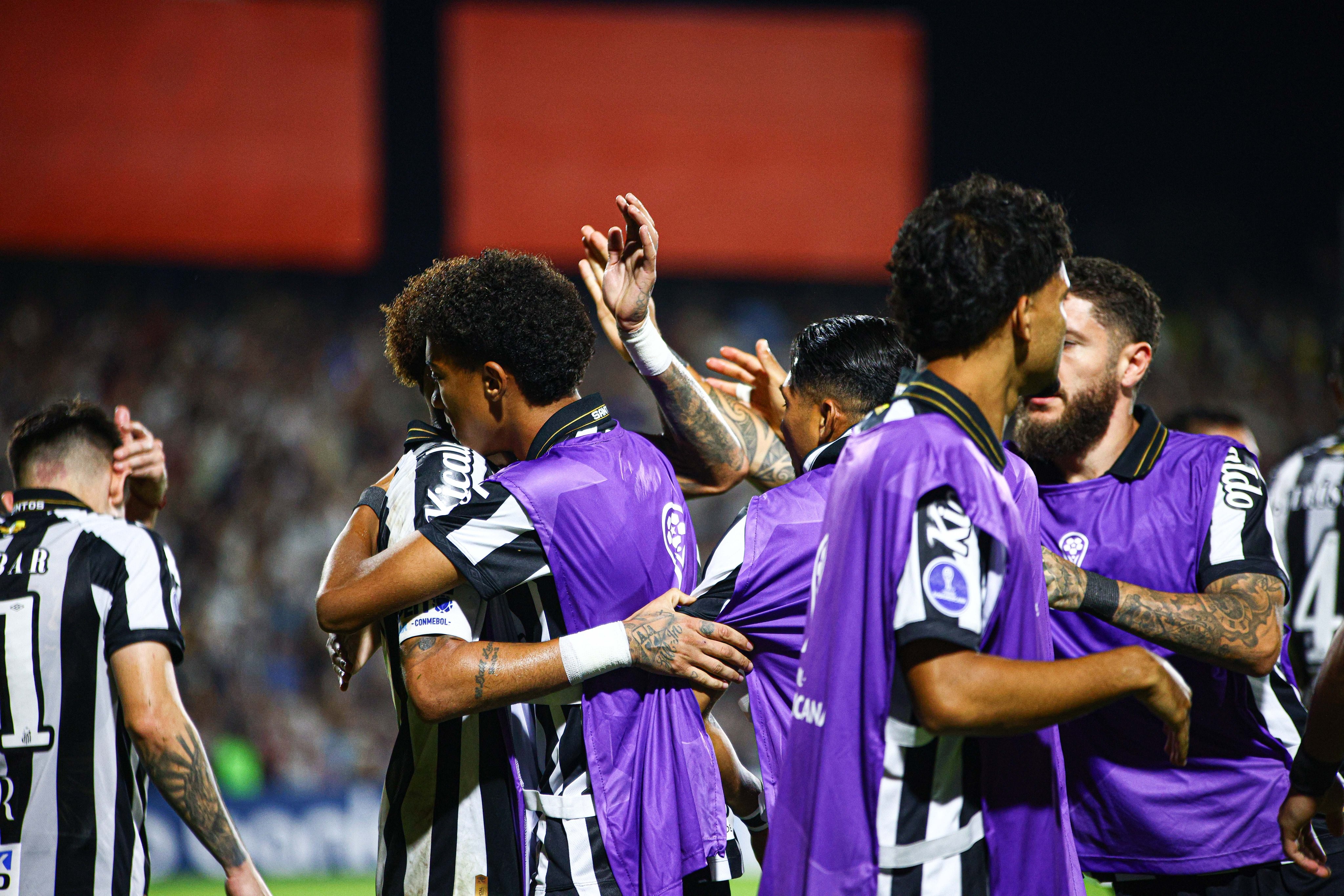 Neymar pede desculpas a Robinho Jr. por briga em treino do Santos ...
