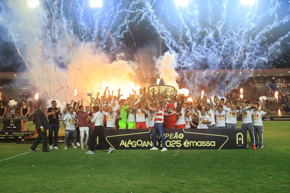 Festa do tetra do CRB em 2025 — Foto: Ailton Cruz