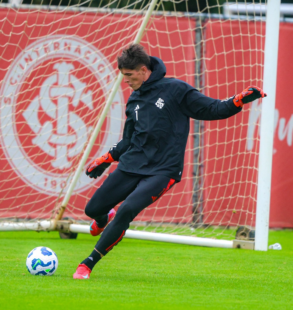 Rochet em treinamento do Inter — Foto: Ricardo Duarte/Internacional