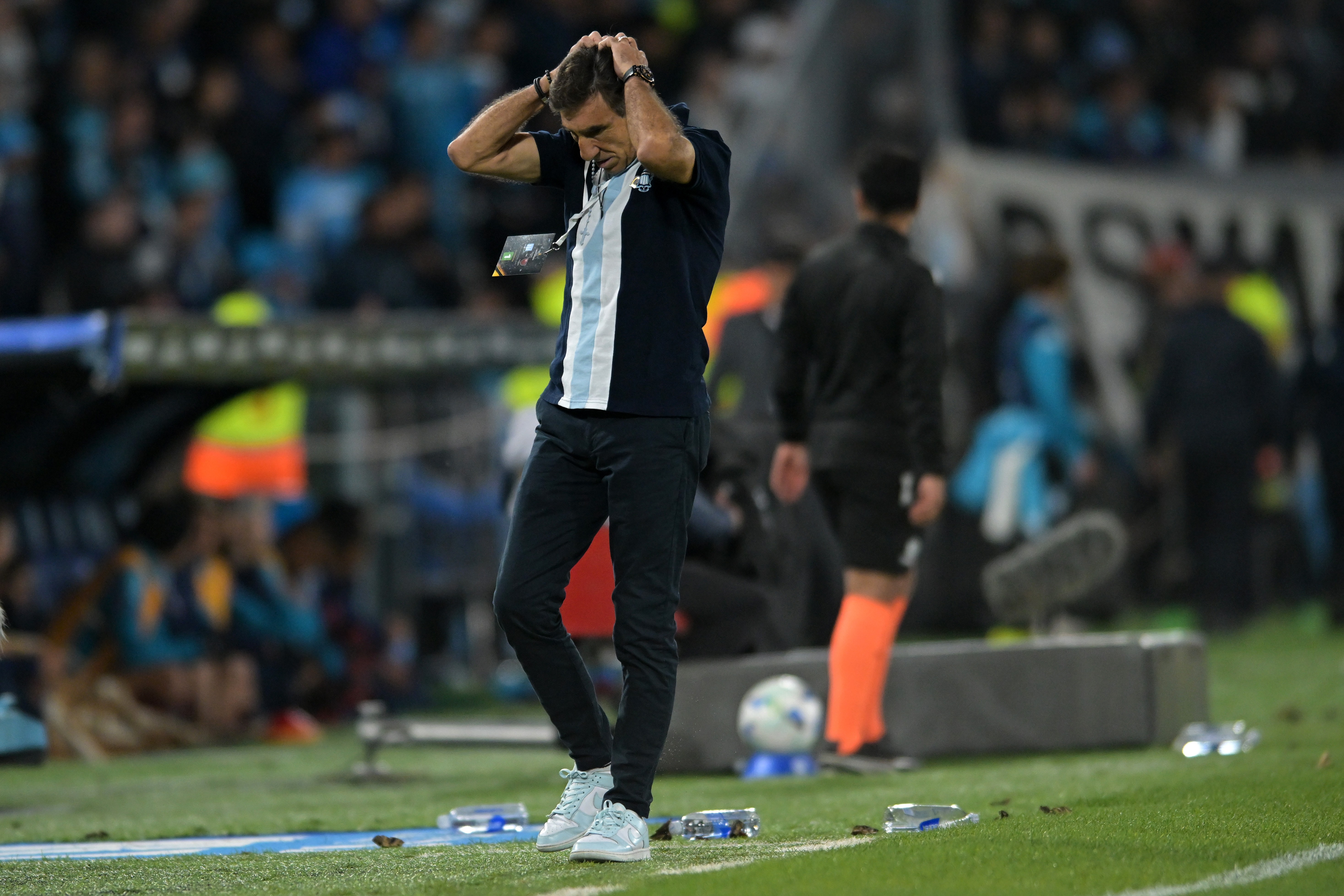 Rival do Botafogo na Sul-Americana, Racing demite técnico após eliminação