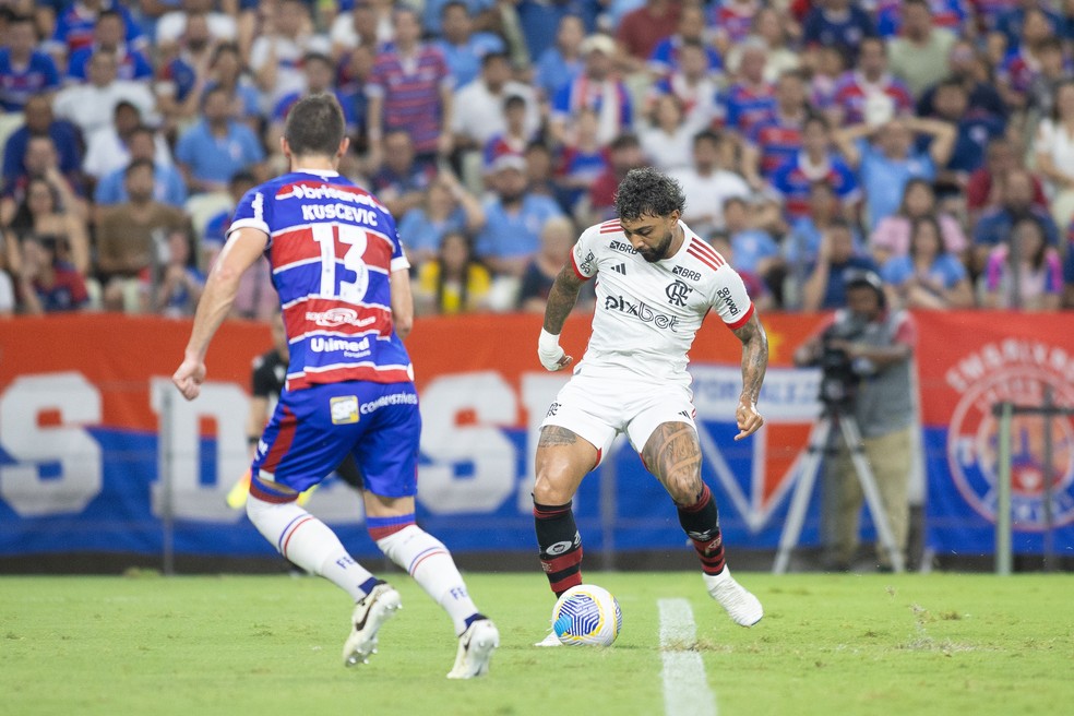 Gabigol finaliza em Fortaleza x Flamengo — Foto: Baggio Rodrigues/AGIF