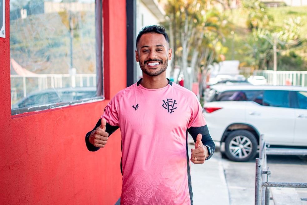Mateus Gonçalves em dia de reapresentação na Toca do Leão — Foto: Victor Ferreira / EC Vitória / Divulgação